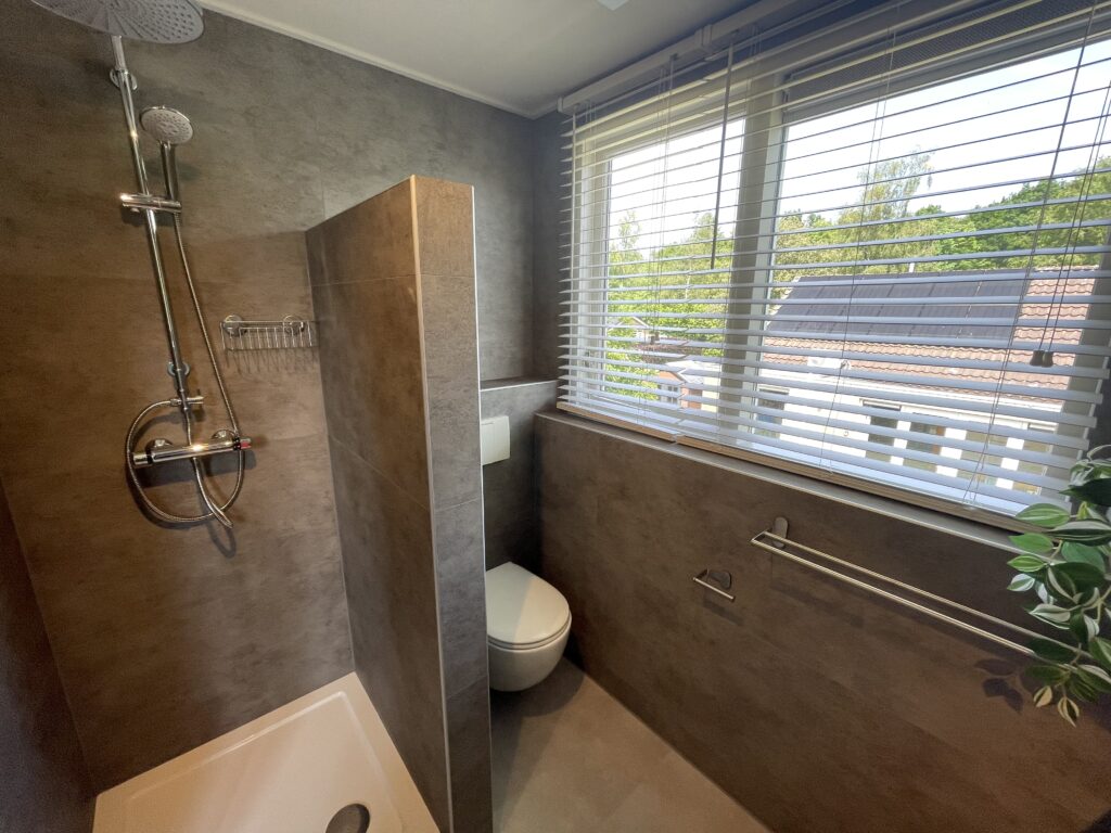 Badkamer op de eerste etage van Vakantiehuis De Zeerob