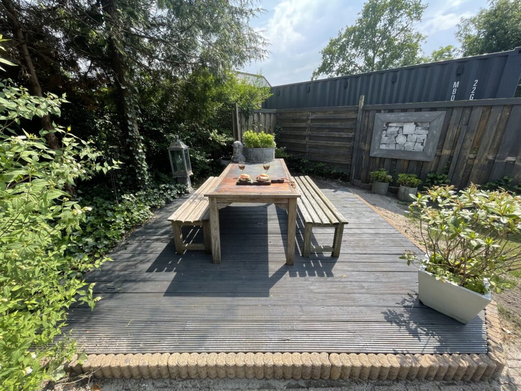 Vakantiehuis De Zeerob Lauwersoog Buiten Zitplaats