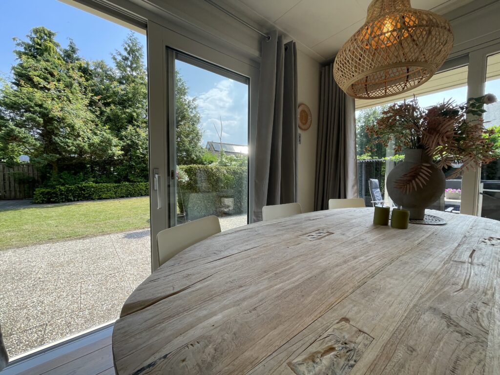 Vakantiehuis De Zeerob Lauwersoog Eethoek