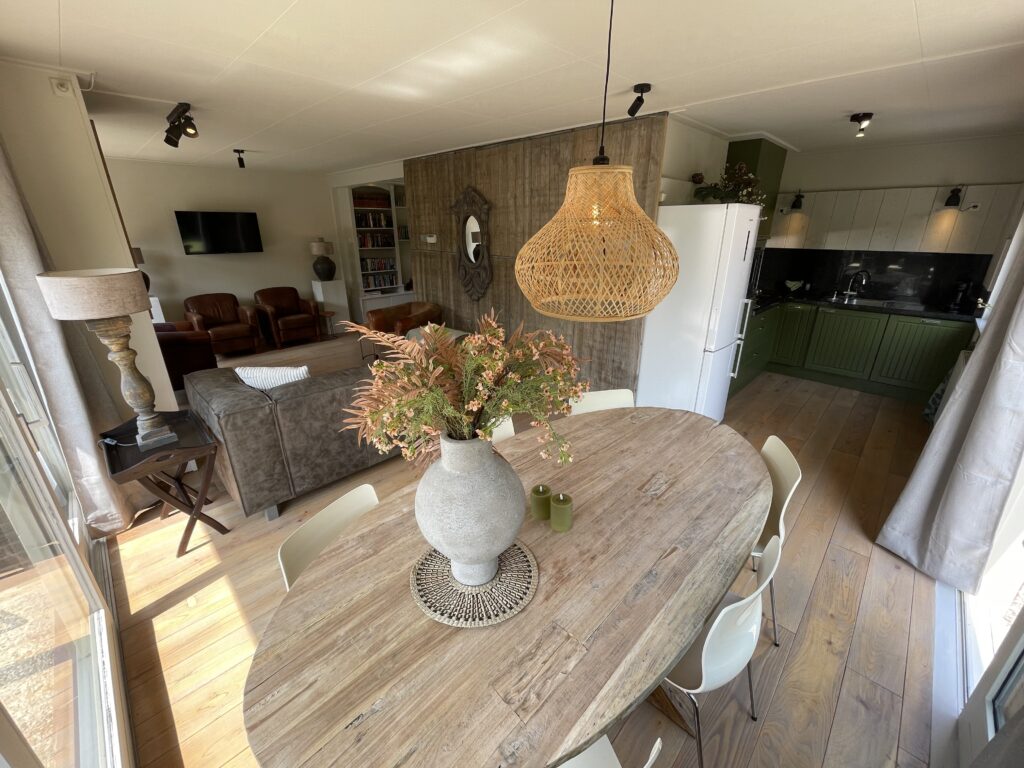 Vakantiehuis De Zeerob Lauwersoog Eetkamer
