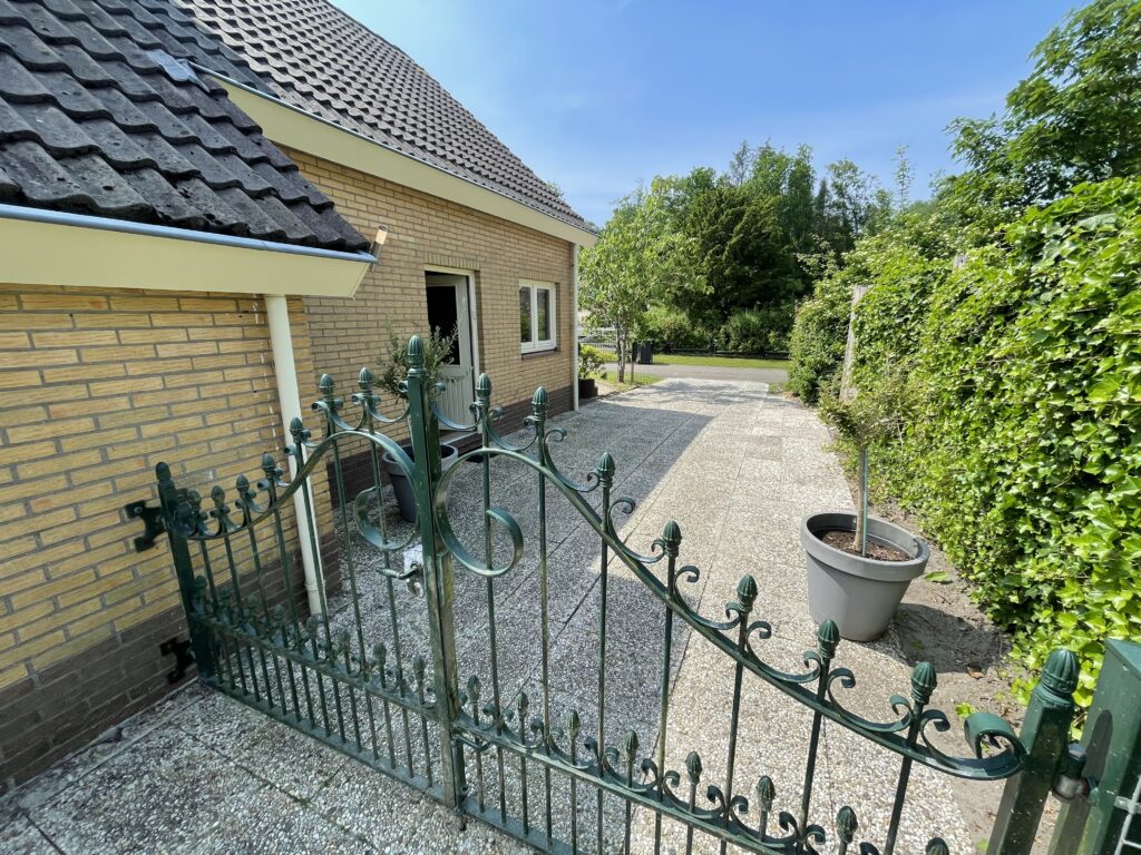 Vakantiehuis De Zeerob Lauwersoog Oprit